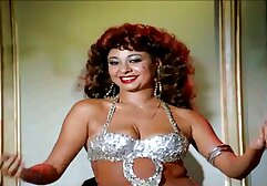 Các con chó gây ra tình rung cô gái phim sec cua nhat ở phía trước các webcam, 2