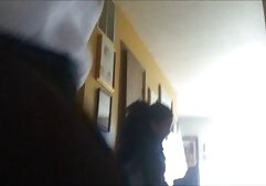 Một thiếu niên, thổi kèn, phim sec nhat ban moi chơi dao.