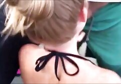 Các cô gái có một khuôn mặt trước phim sec nhat mặt các webcam.