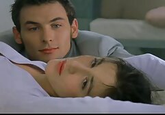 Linh phim sec nhat ban hoạt cô gái ngồi trên một da đen