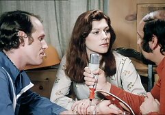 Các thanh niên cô gái trong lửa bị mắc kẹt phim sec ba gia nhat ban trong ngón tay của cô